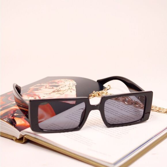Black Oversized Retro Rectangle Fashion Sunglasses - Picture 5 of 8